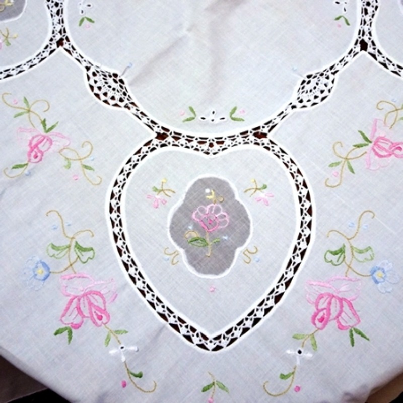 ผ้าปูโต๊ะลายดอกไม้ปักด้วยมือจา - Table Runner บทวิจารณ์และราคา